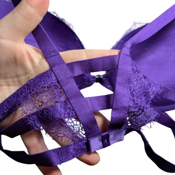 Victoria’s Secret Very Sexy Purple Lace Push-Up Bra 💜✨ Strappy & Stunning! - Picture 12 of 14